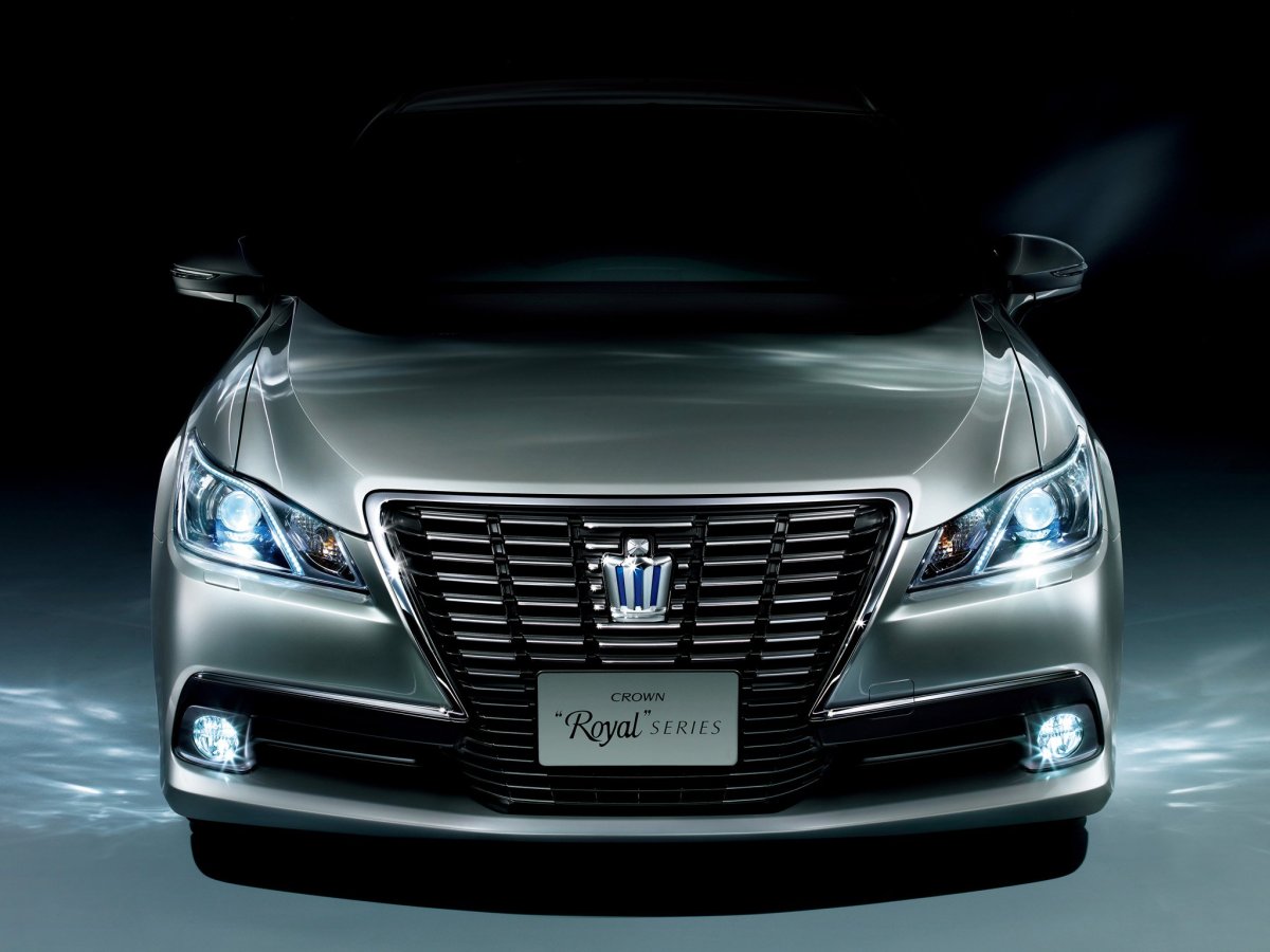 Toyota Crown Royal Saloon 2016