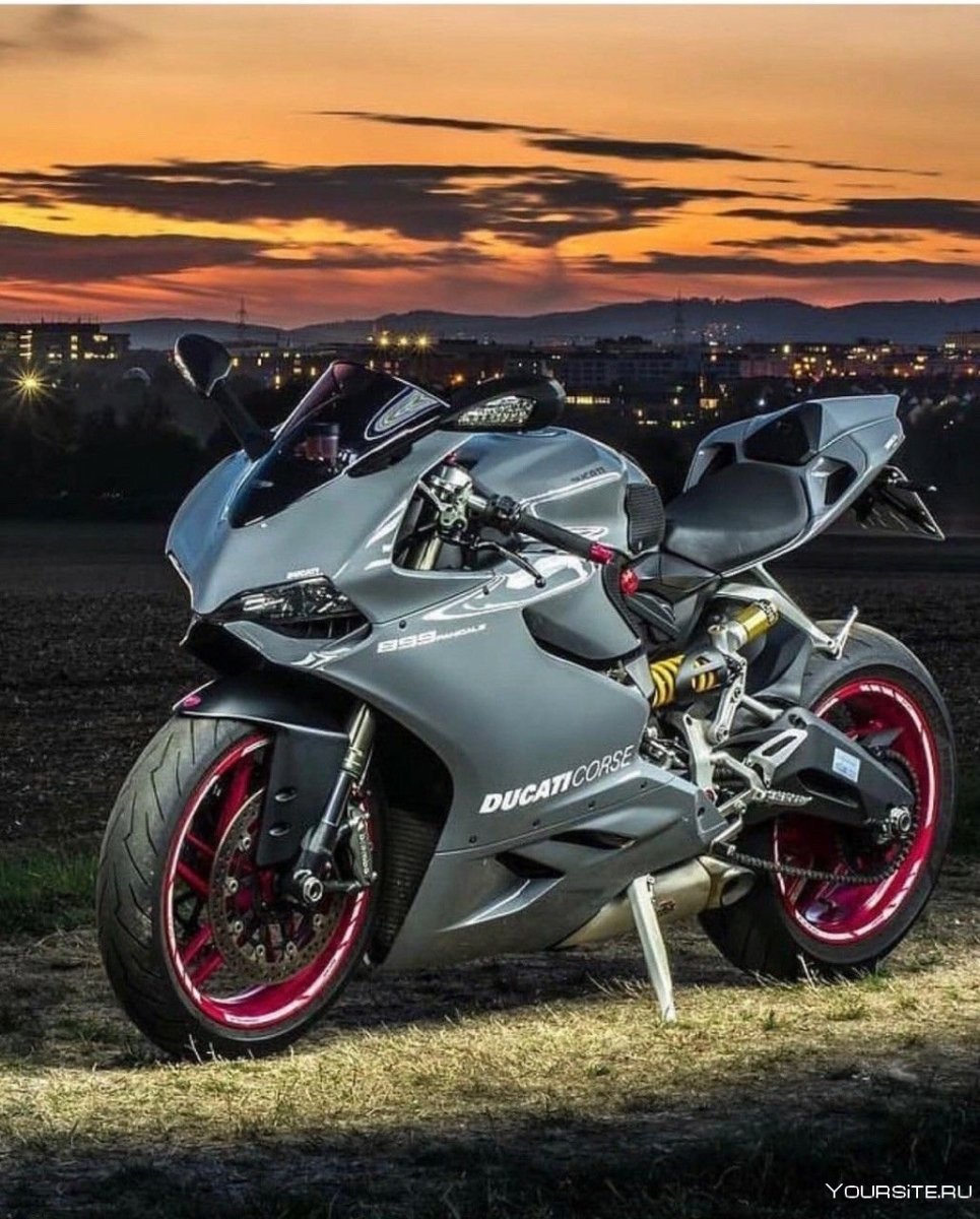 Спортбайк мотоцикл Ducati