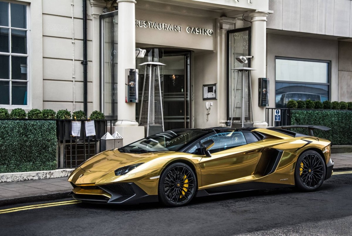 Lamborghini Aventador lp700-4 Золотая