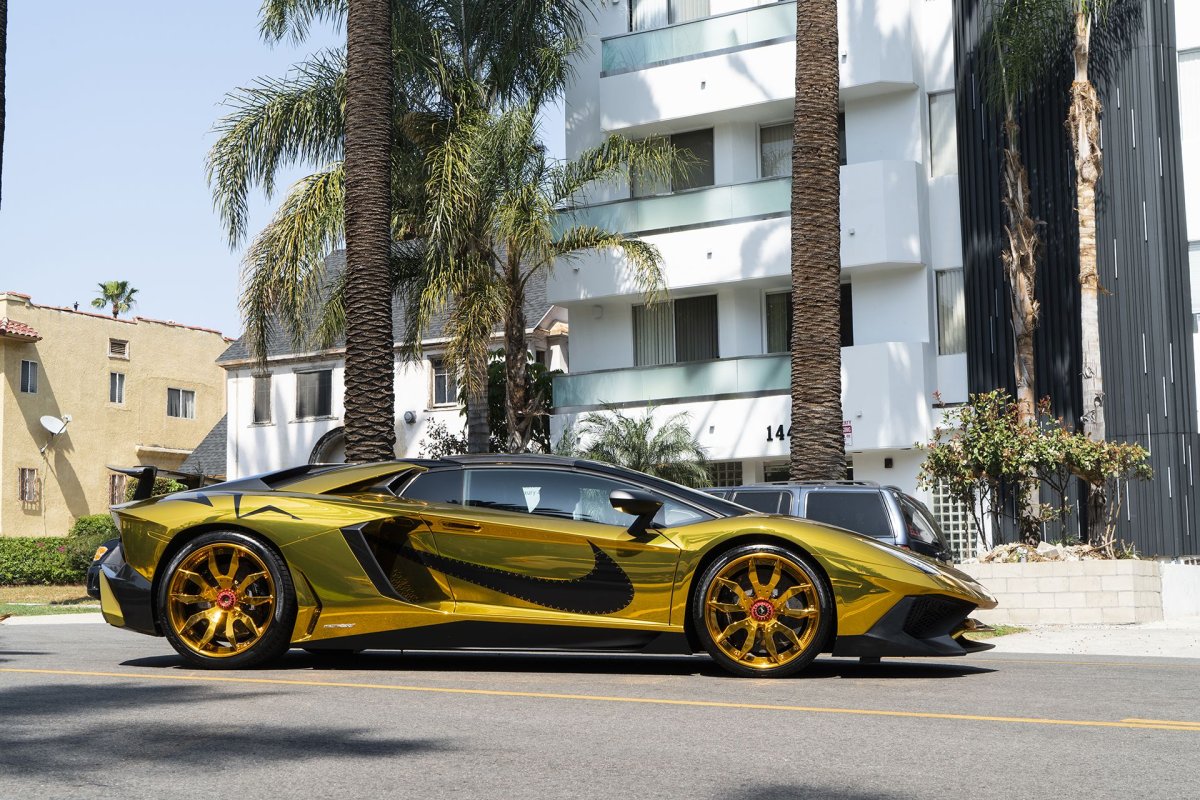 Lamborghini Aventador SV Gold