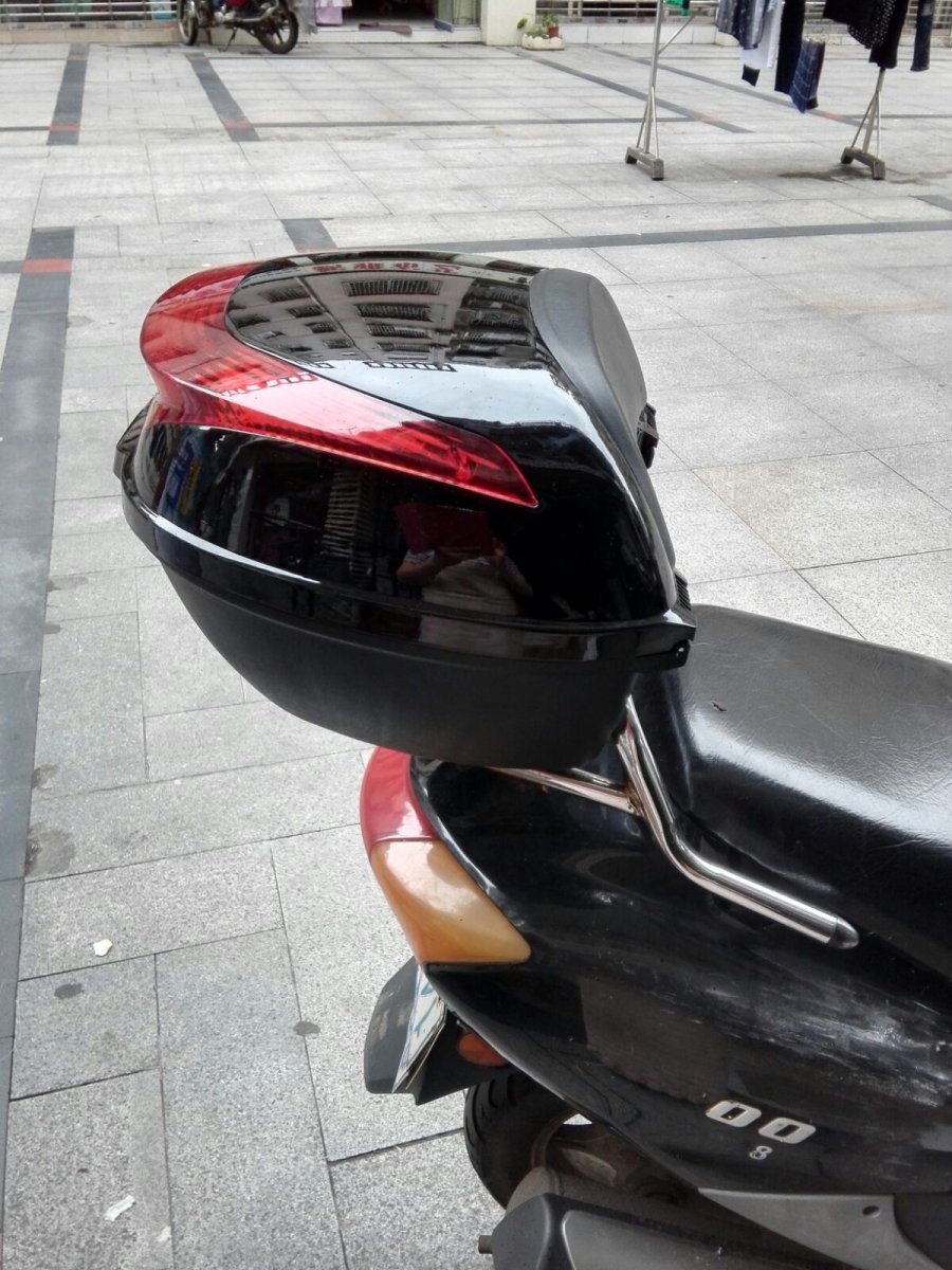 Задний багажник на мотоцикл