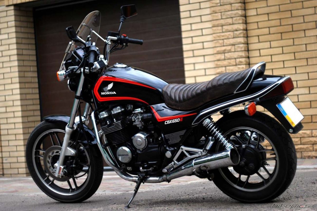 Классический мотоцикл Хонда CBX 650