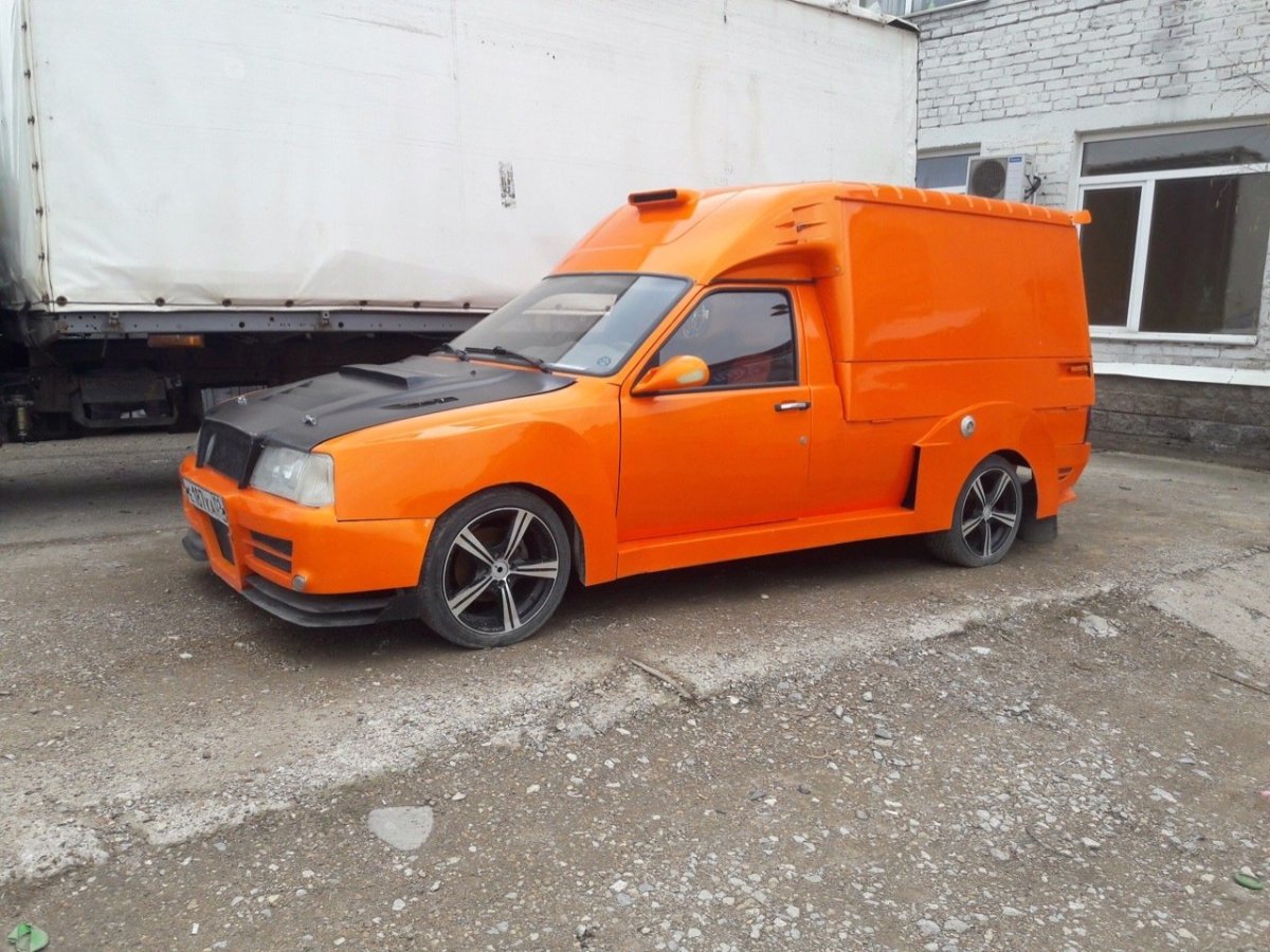 Автомобиль ИЖ 2717 тюнинг