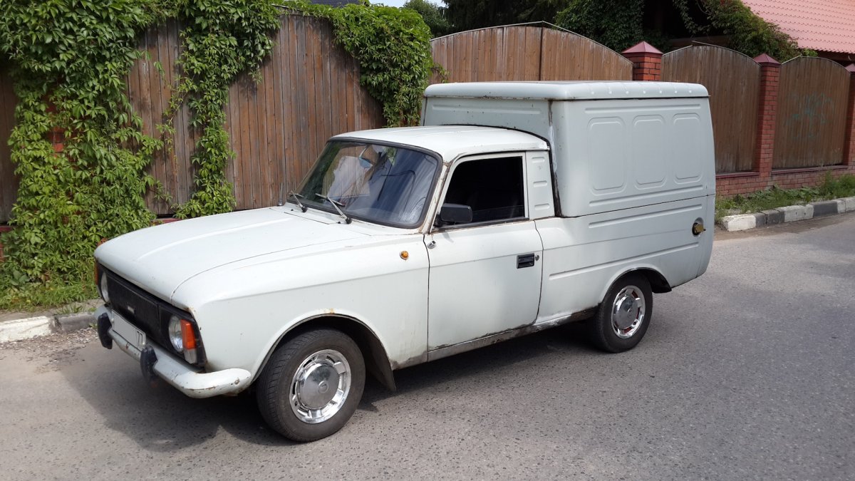 Машина ИЖ 2715