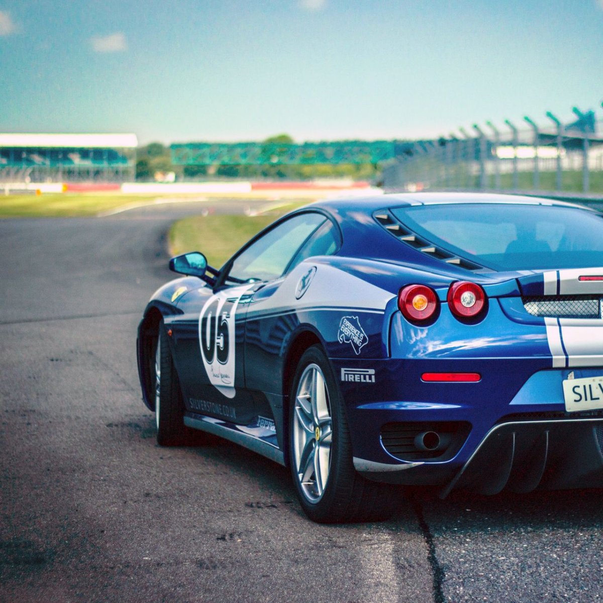 Красивые обои с машинами