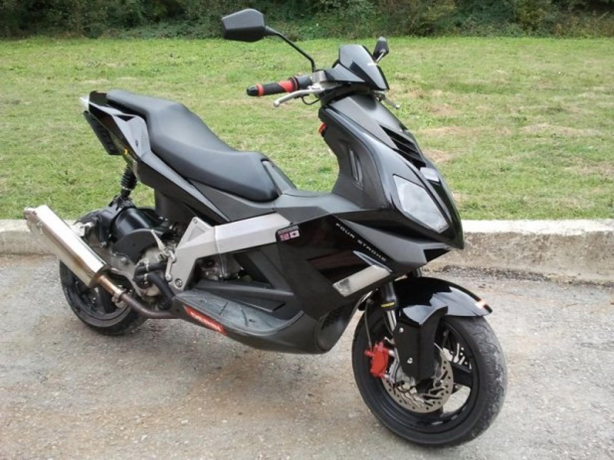 Скутер дерби gp1 250