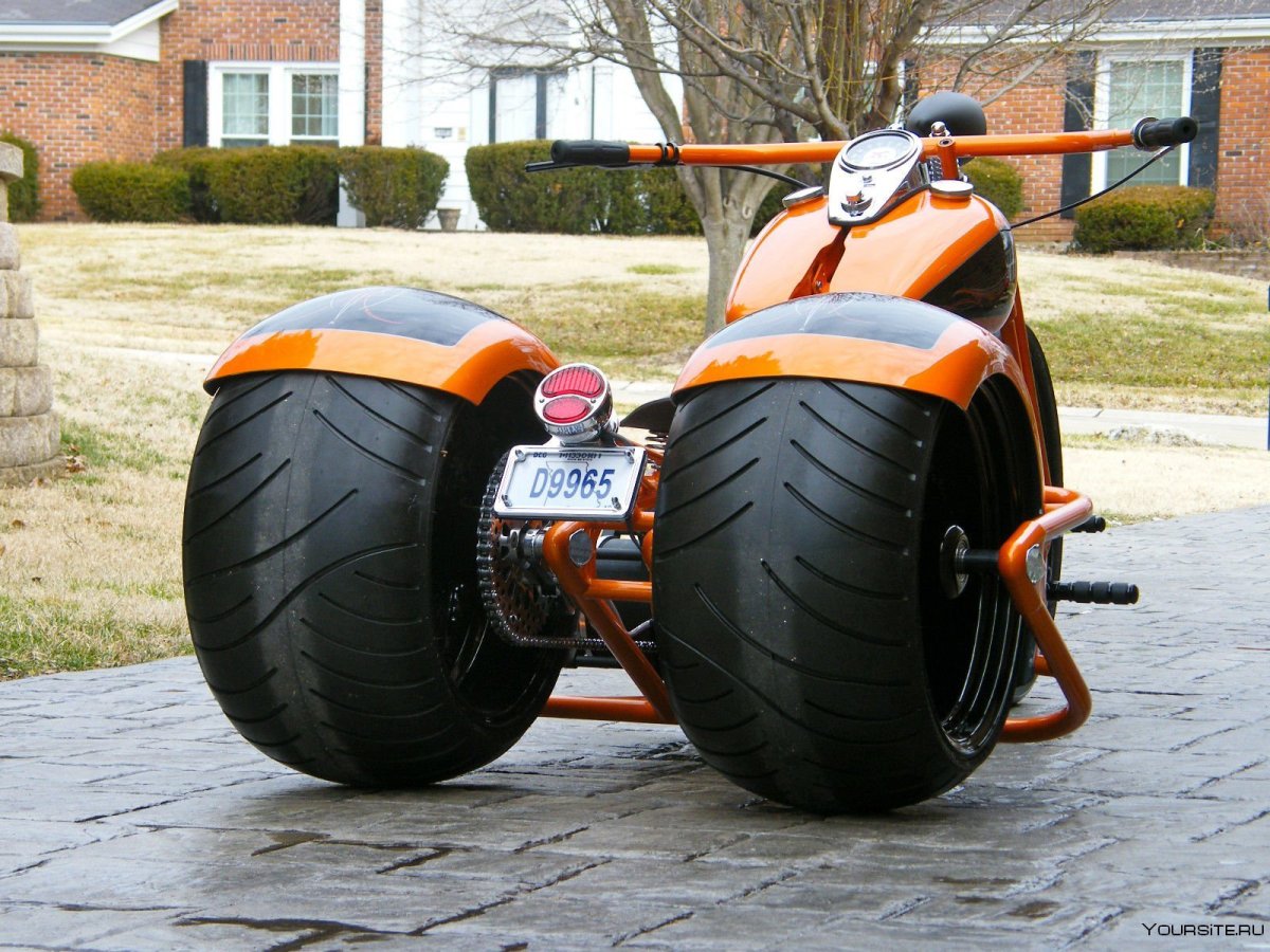 Мотоцикл с большими колесами