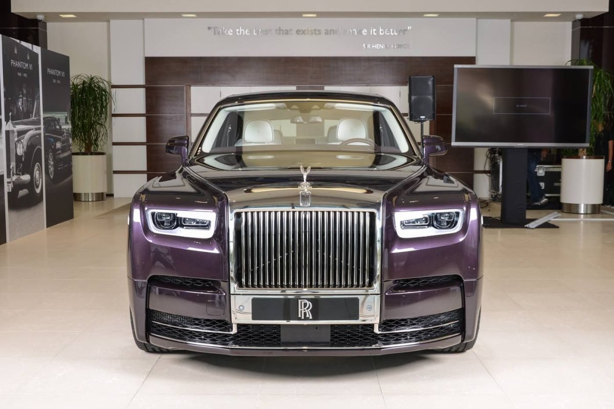Rolls Royce Phantom 2018 фиолетовый