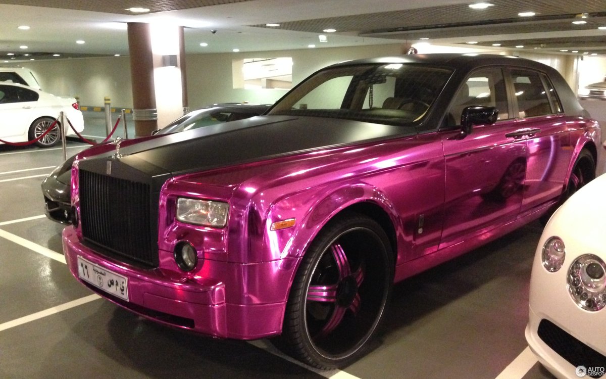 Rolls Royce Phantom розовый