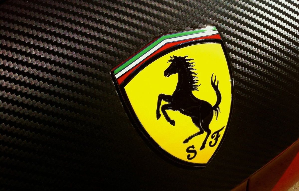 Scuderia Ferrari эмблема