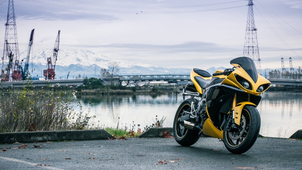 Yamaha YZF-r1 желтый