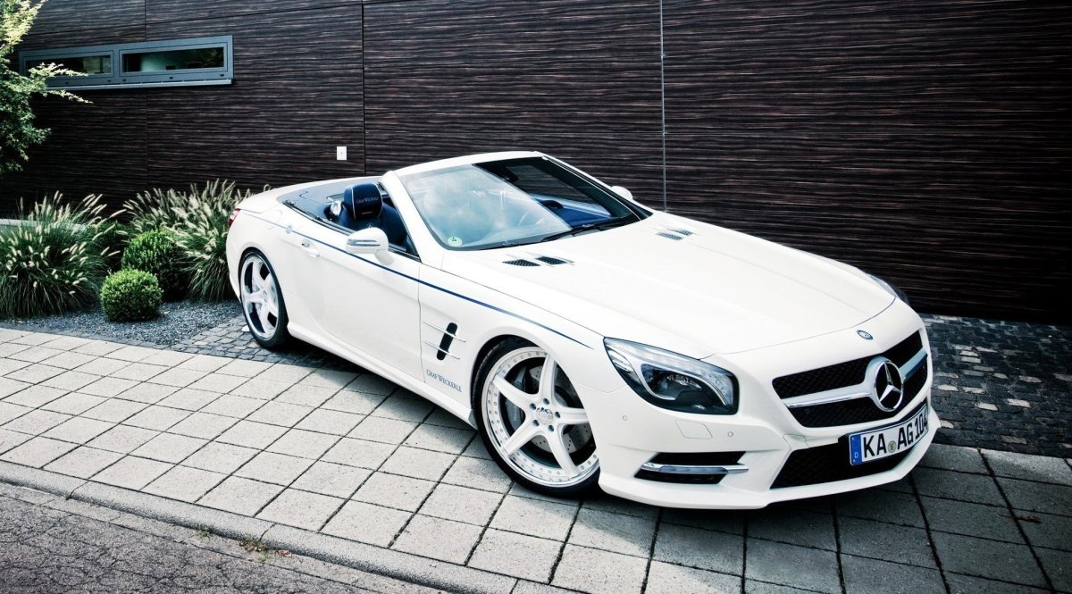 Mercedes SL 63 AMG White