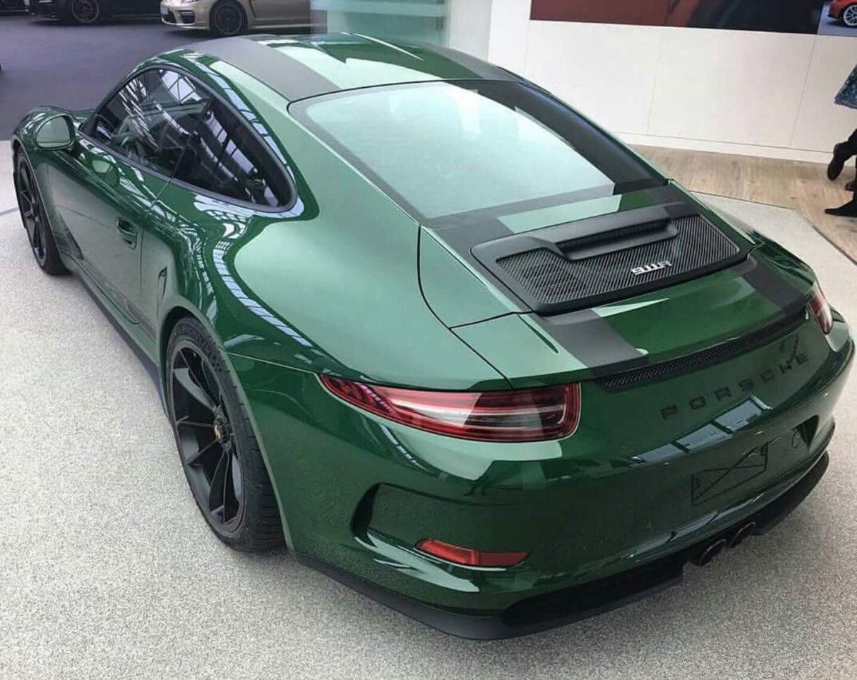 Порше 911 зеленый металлик