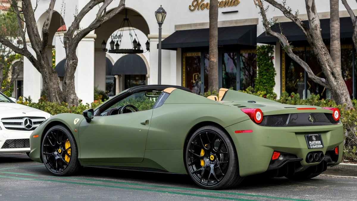 Ferrari 458 Italia зеленая