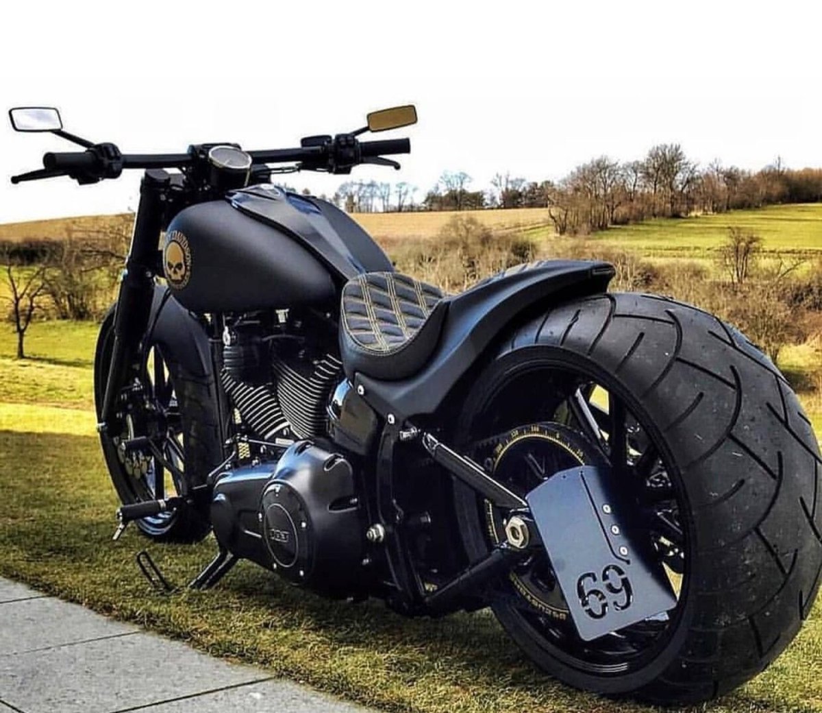 Мотоцикл Harley Davidson Breakout