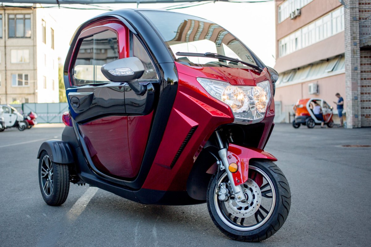 Трицикл с кабиной Electro-Triscooter ELEJULI 2000-01 W