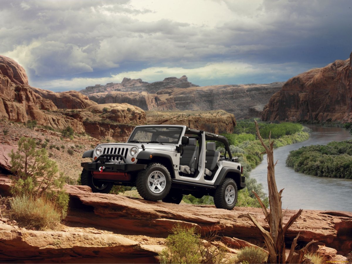 Jeep Wrangler на скале