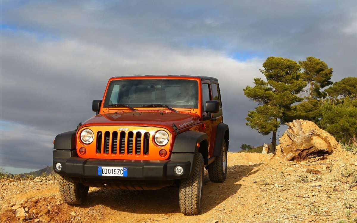 Jeep Wrangler Rubicon оранжевый