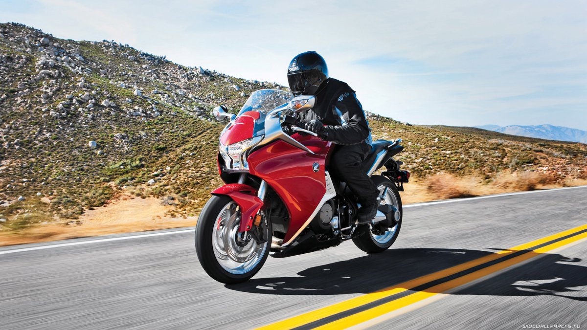 Мотоциклист на Honda VFR 1200