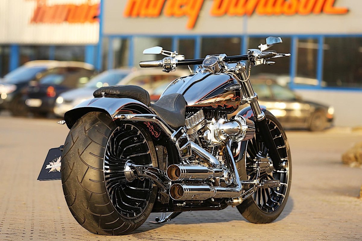Мотоцикл Harley Davidson Breakout