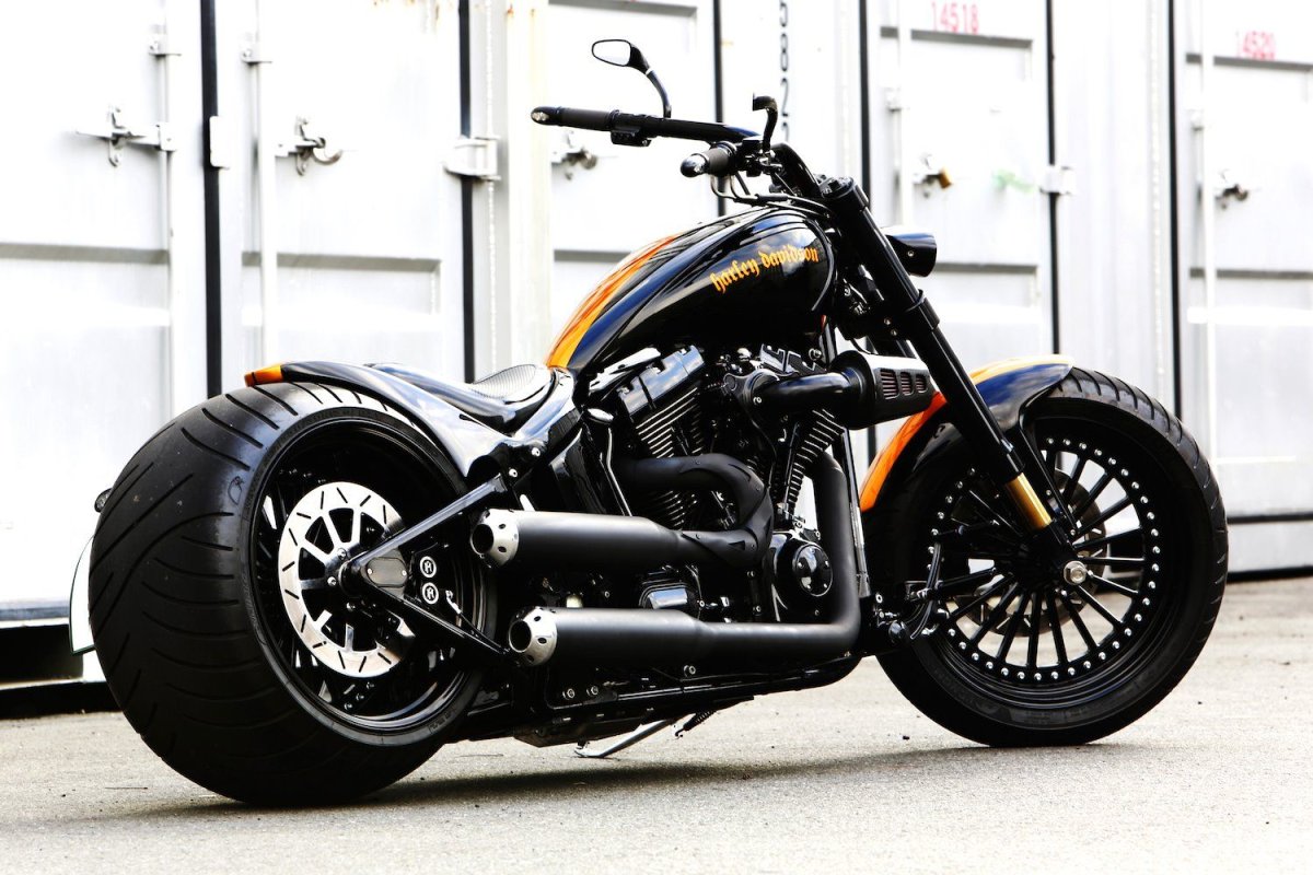 Harley Davidson Softail с широким колесом
