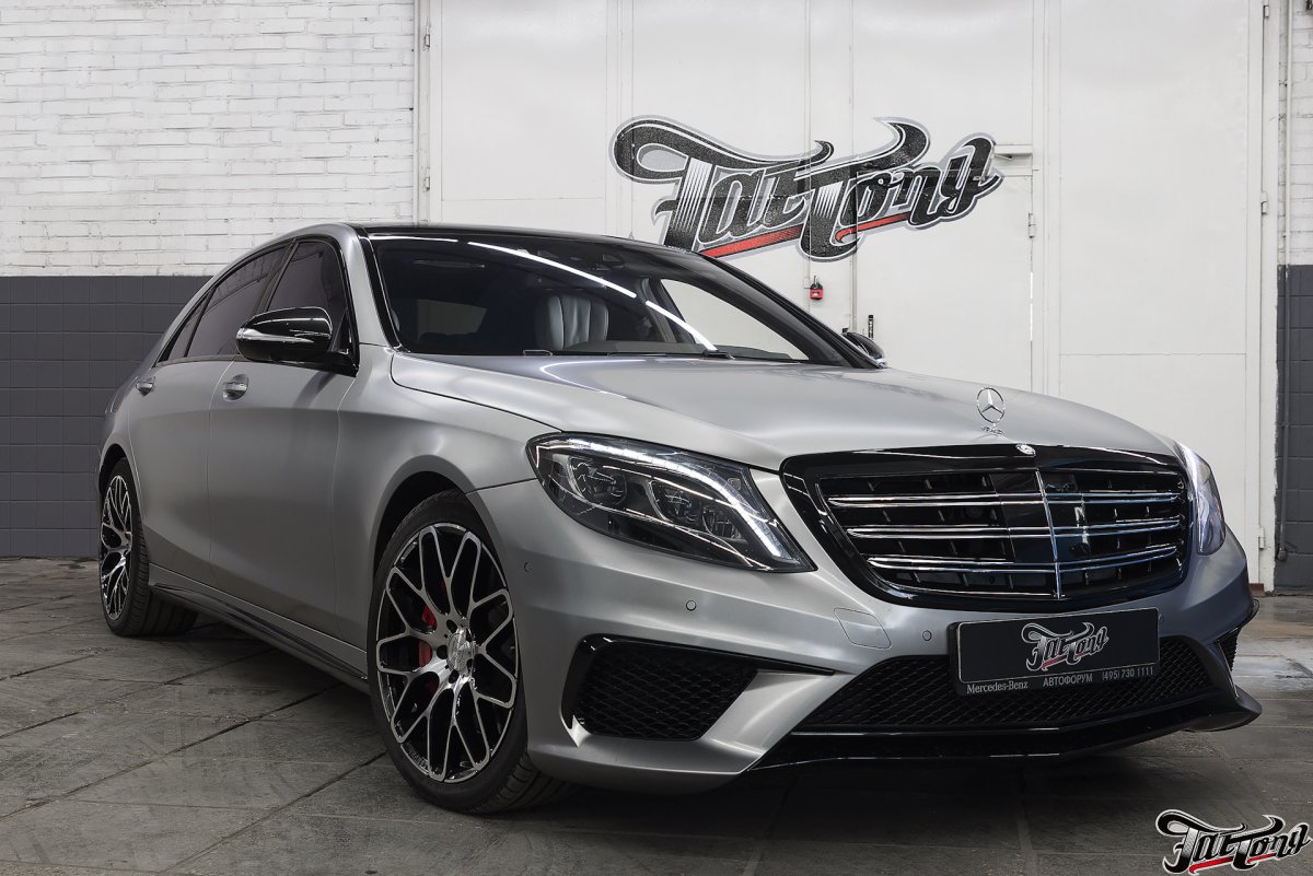 Mercedes s63 AMG серый