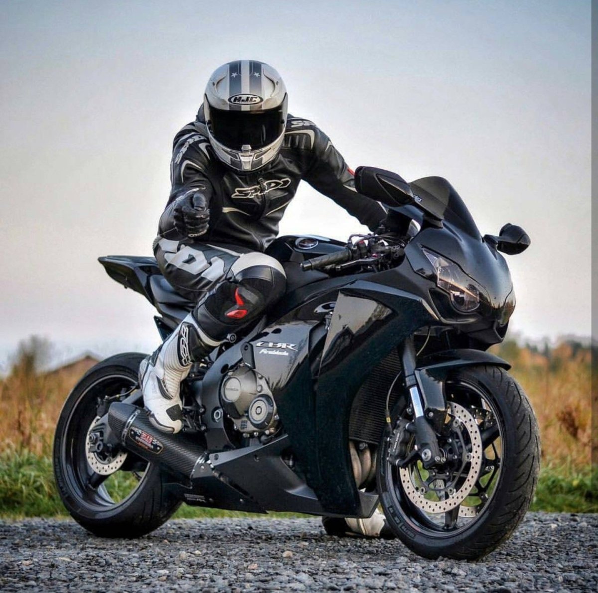 Honda cbr600rr мотоциклист