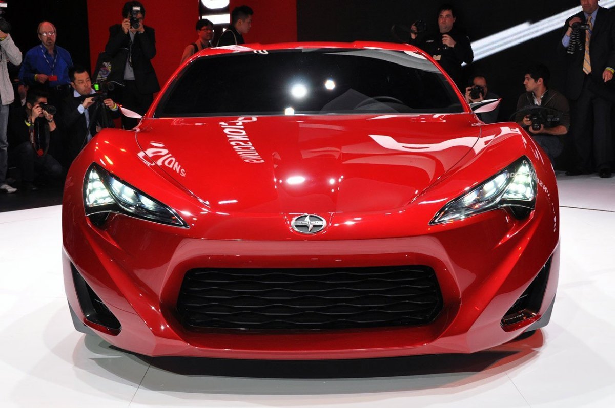 Машина Scion fr-s