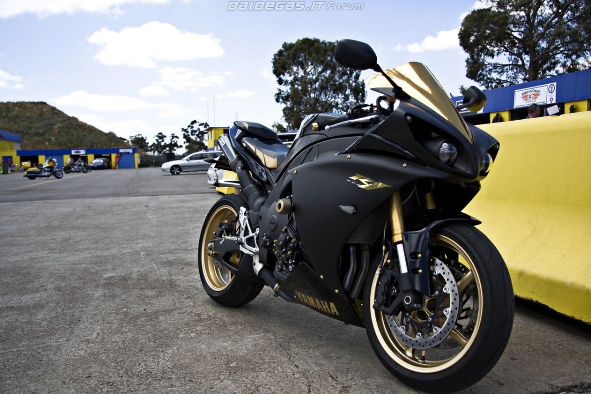 Yamaha YZF r1 Gold