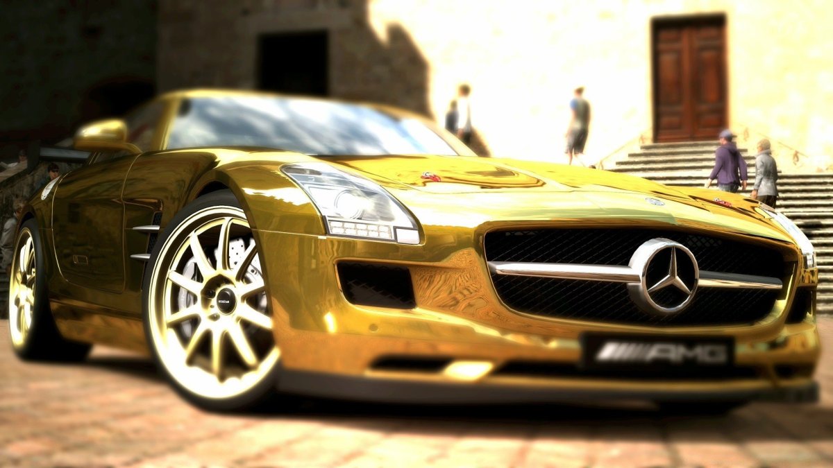 Золотой Mercedes-Benz SLS AMG.