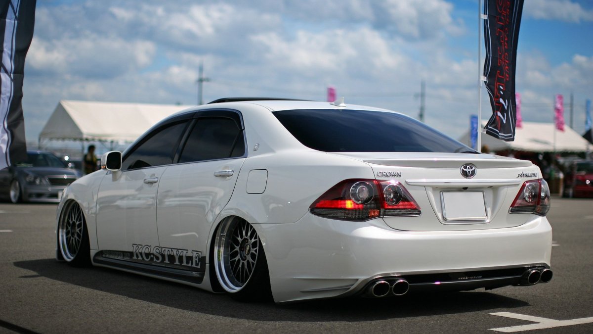 Toyota Crown s200 stance