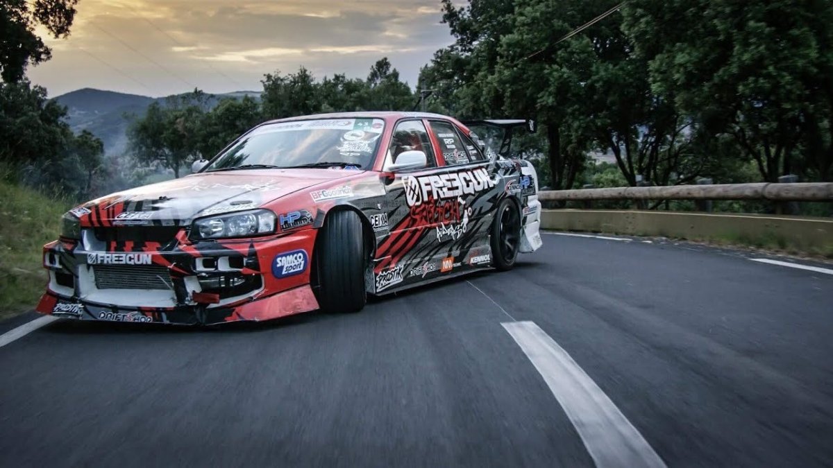Nissan Skyline GTR r34 дрифт