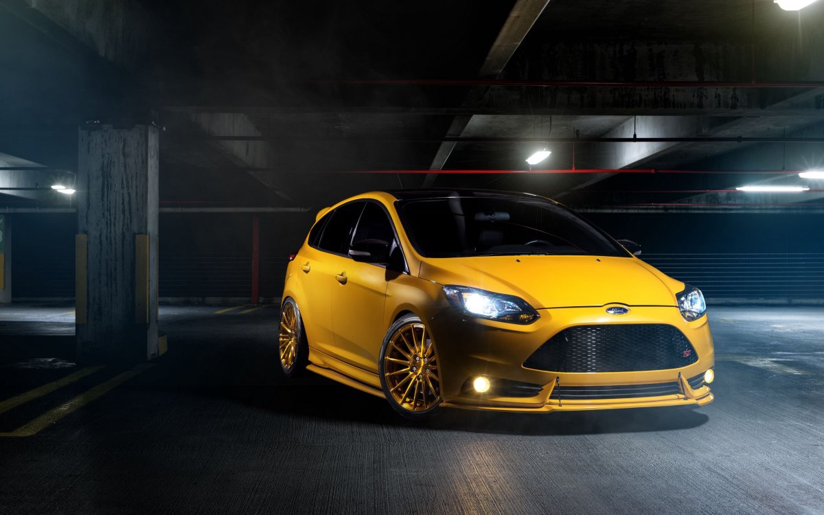 Ford Focus St желтый