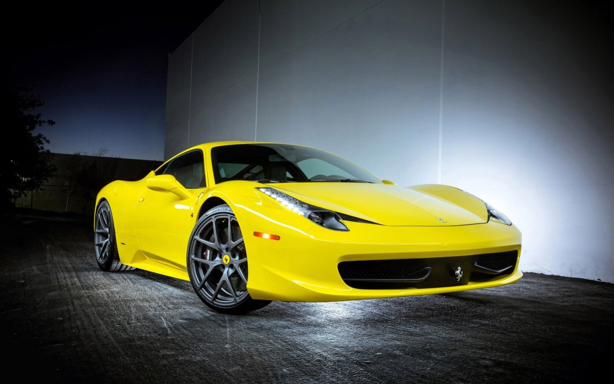 Феррари 458 Italia желтая