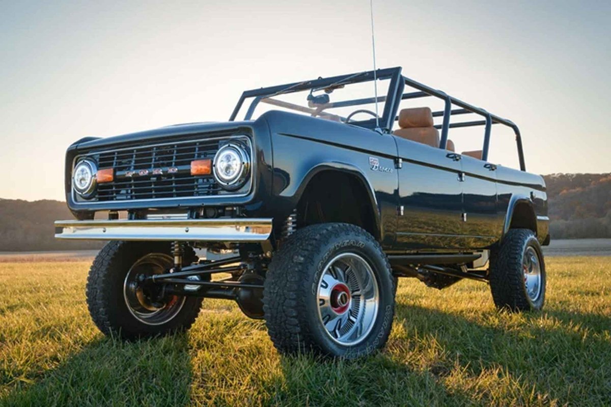 Ford Bronco 4