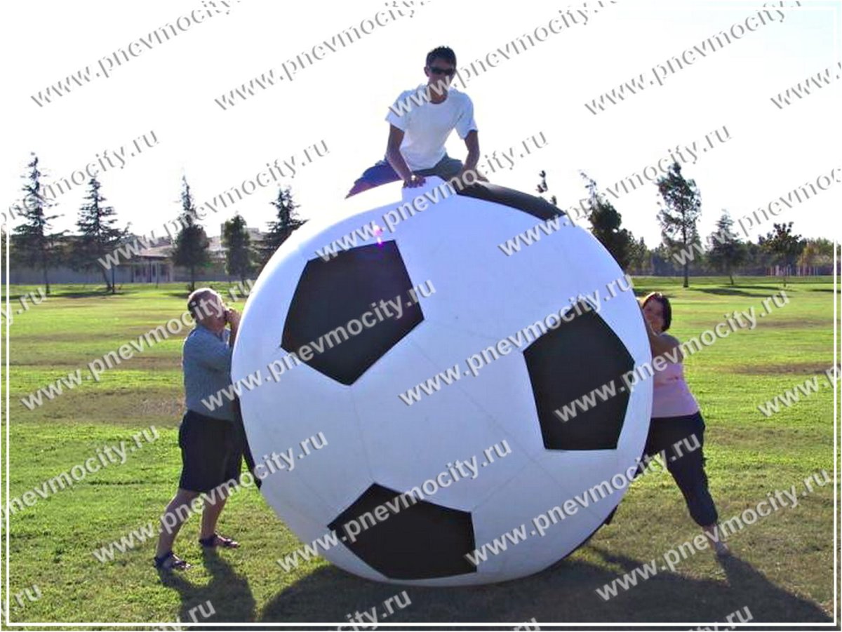 Надувной футбольный мяч