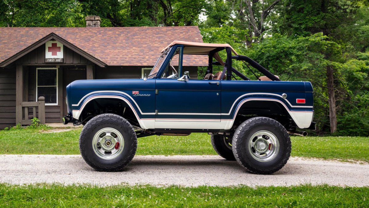 Ford Bronco 6