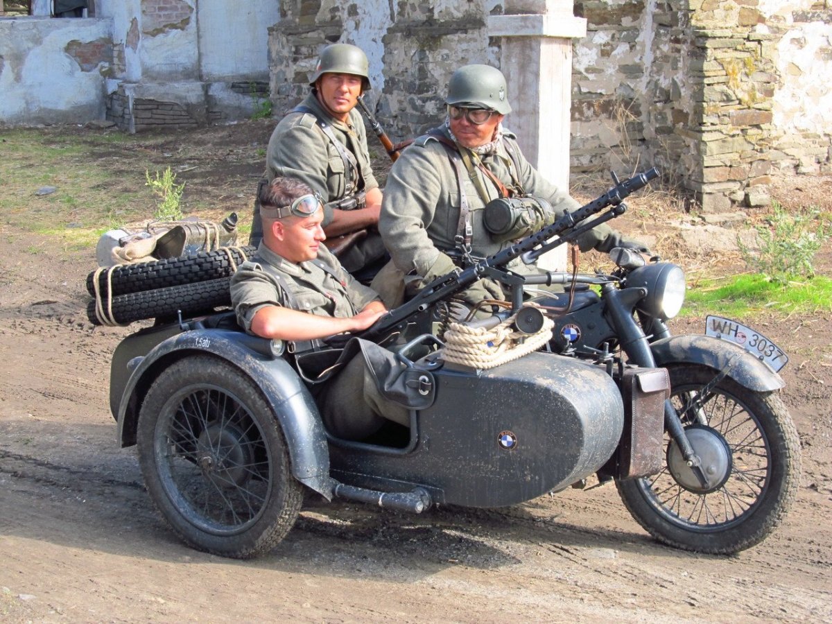 Мотоцикл БМВ второй мировой войны r 12
