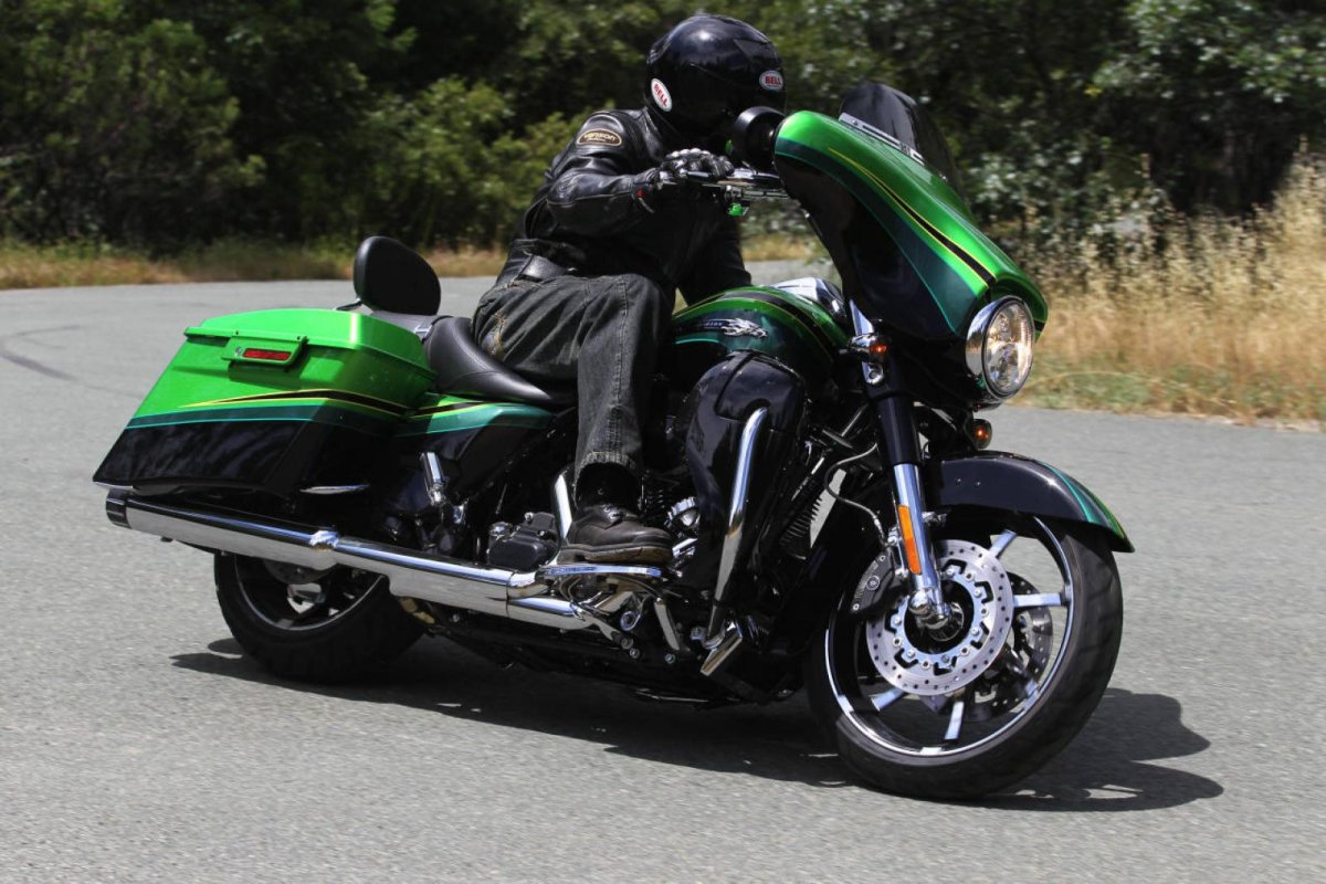 Harley-Davidson FLHXSE CVO Street Glide