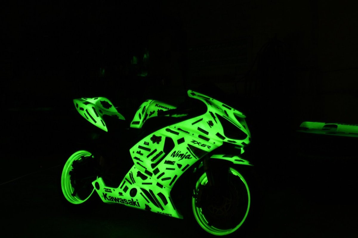 Флуоресцентный мотоцикл
