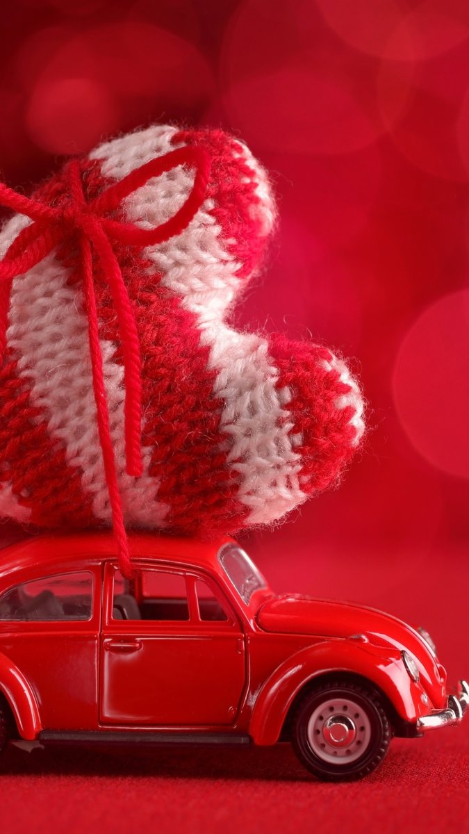 Красная машина с подарками
