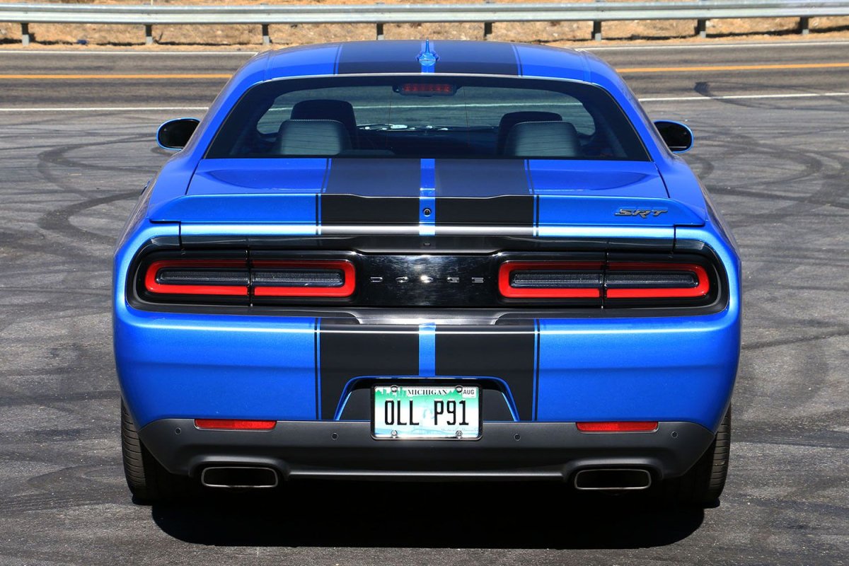 Dodge 2022 Challenger зад