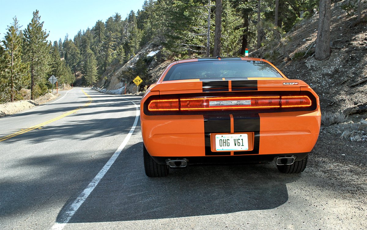 Додж Челленджер СРТ 2012