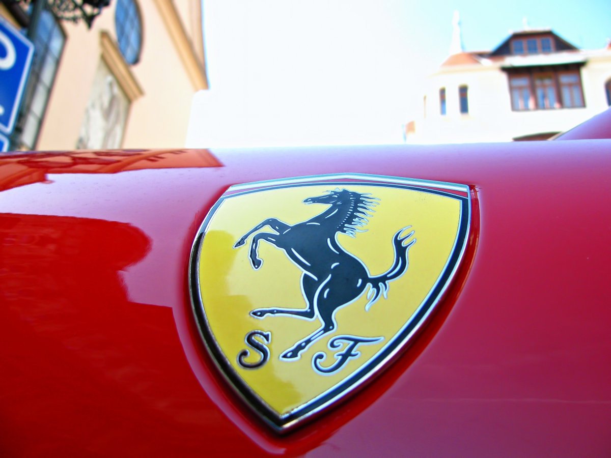 Эмблемы автомобилей Ferrari