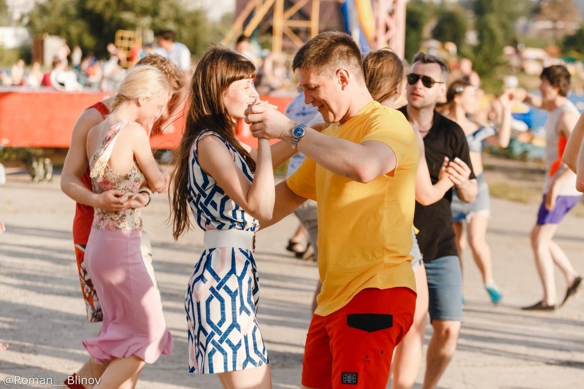 Танцы в парке
