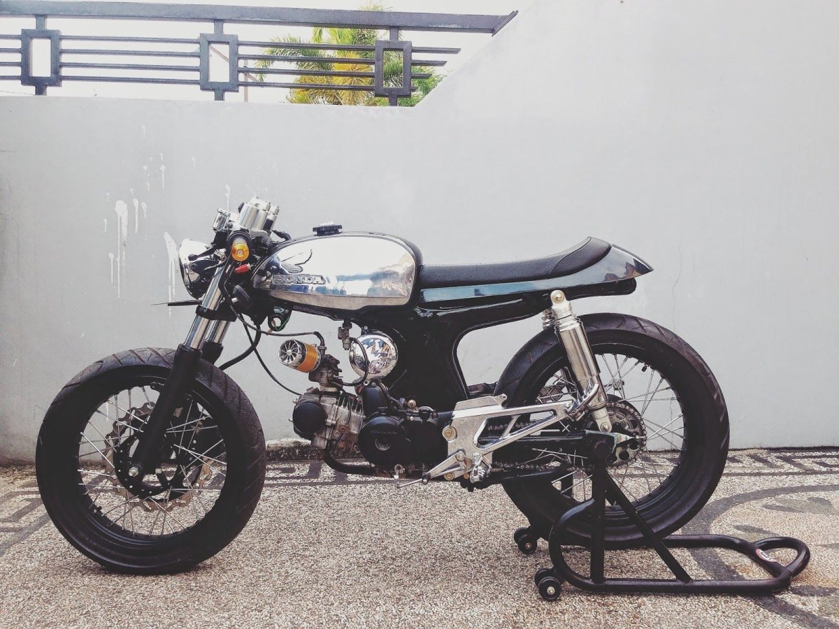 Honda s90 Cafe Racer