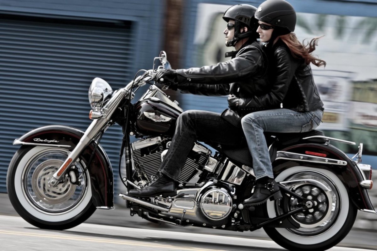 Harley-Davidson Softail Deluxe с пассажиром
