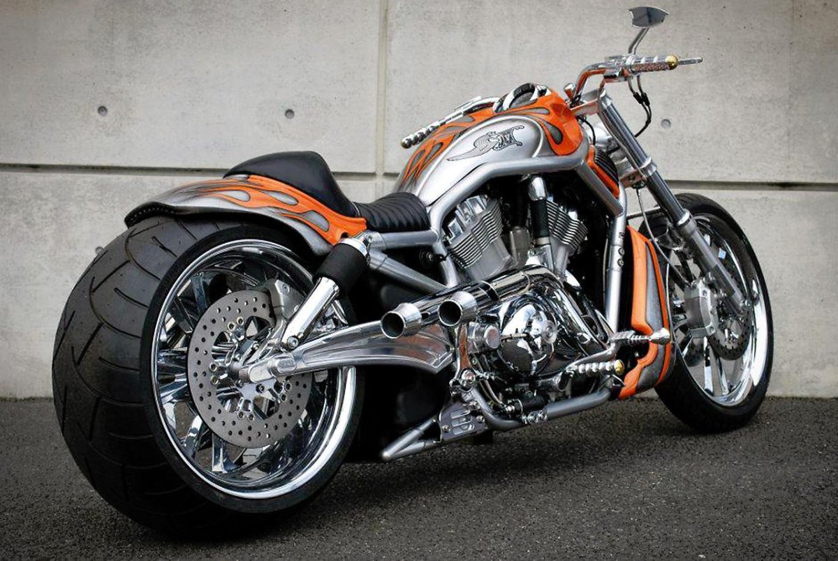 Харлей Дэвидсон v Rod Custom