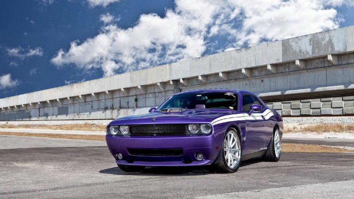 Dodge Challenger srt8 фиолетовый