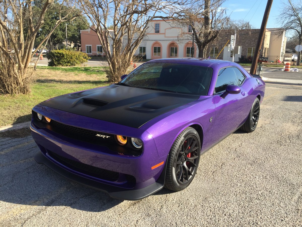 Dodge Challenger srt Hellcat Purple